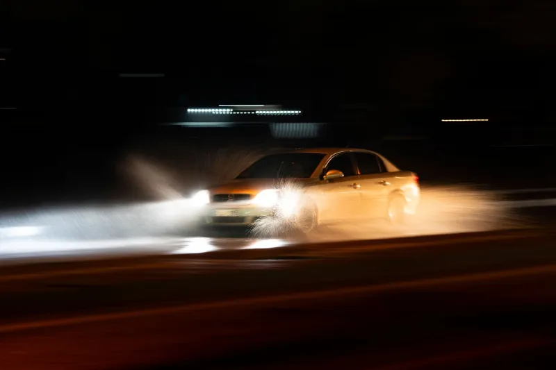 Aquaplaning: qué pasa debajo de tus ruedas cuando llueve y cómo no perder el control